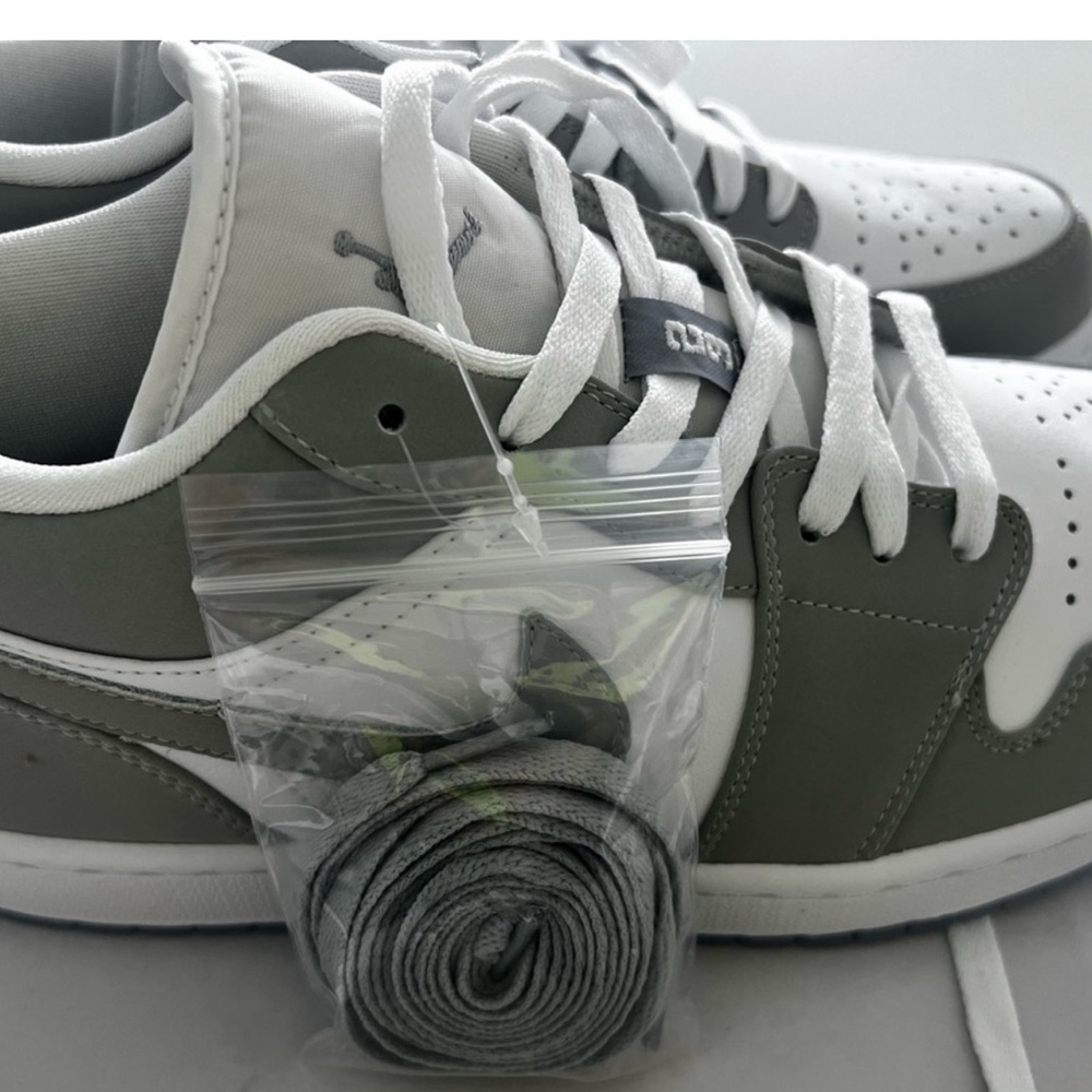 Jordan 1 low smoke grey